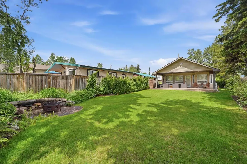 5003 36 Street Sylvan Lake AB T4S 1B2