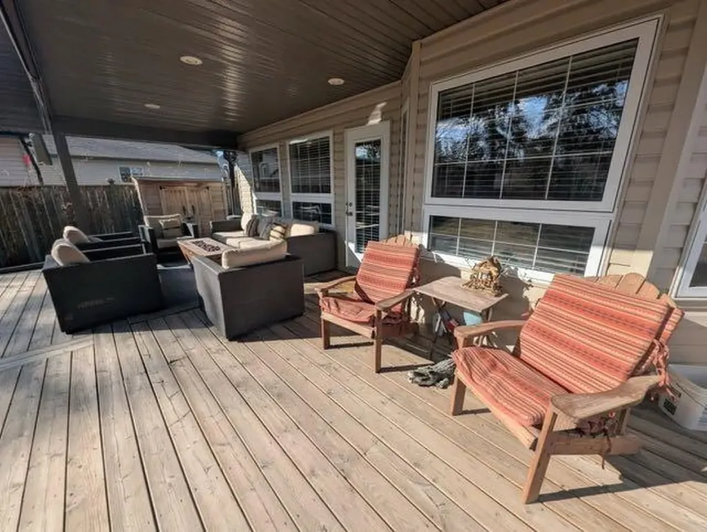 5003 36 Street Sylvan Lake AB T4S 1B2