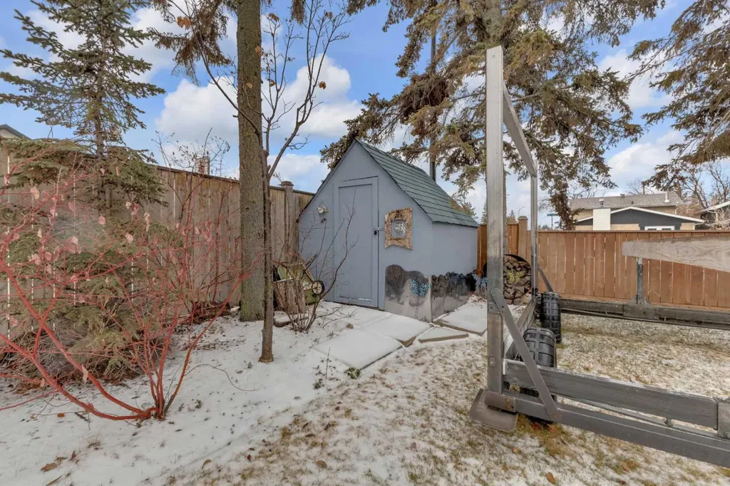 5003 36 Street Sylvan Lake AB T4S 1B2