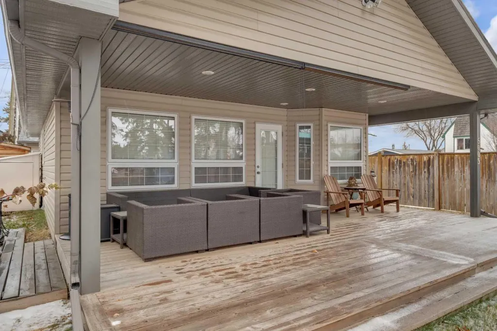 5003 36 Street Sylvan Lake AB T4S 1B2