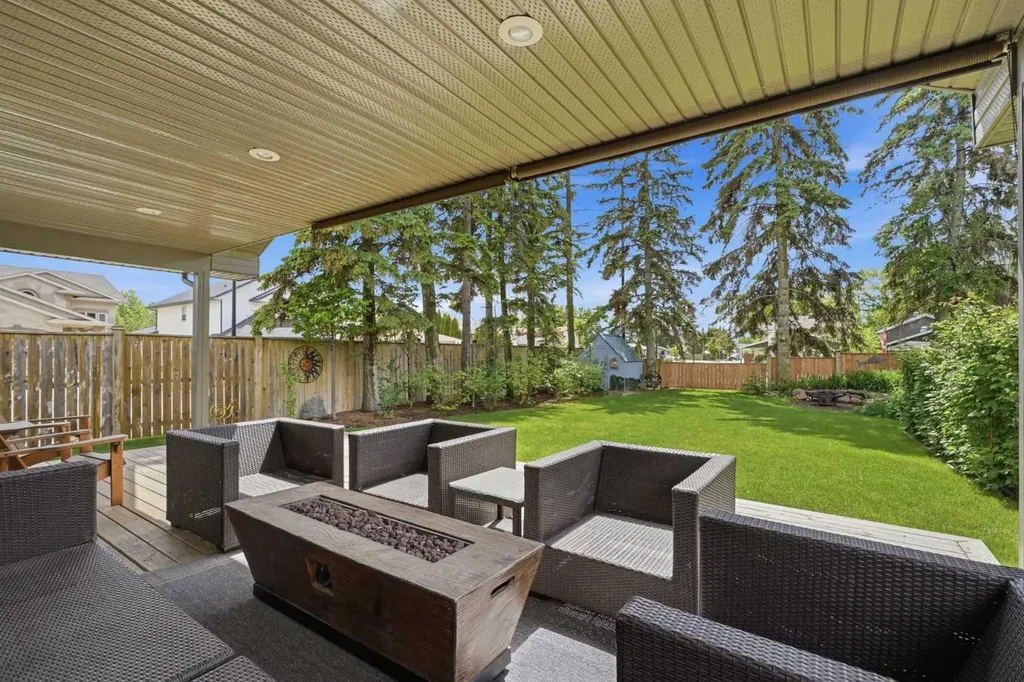 5003 36 Street Sylvan Lake AB T4S 1B2