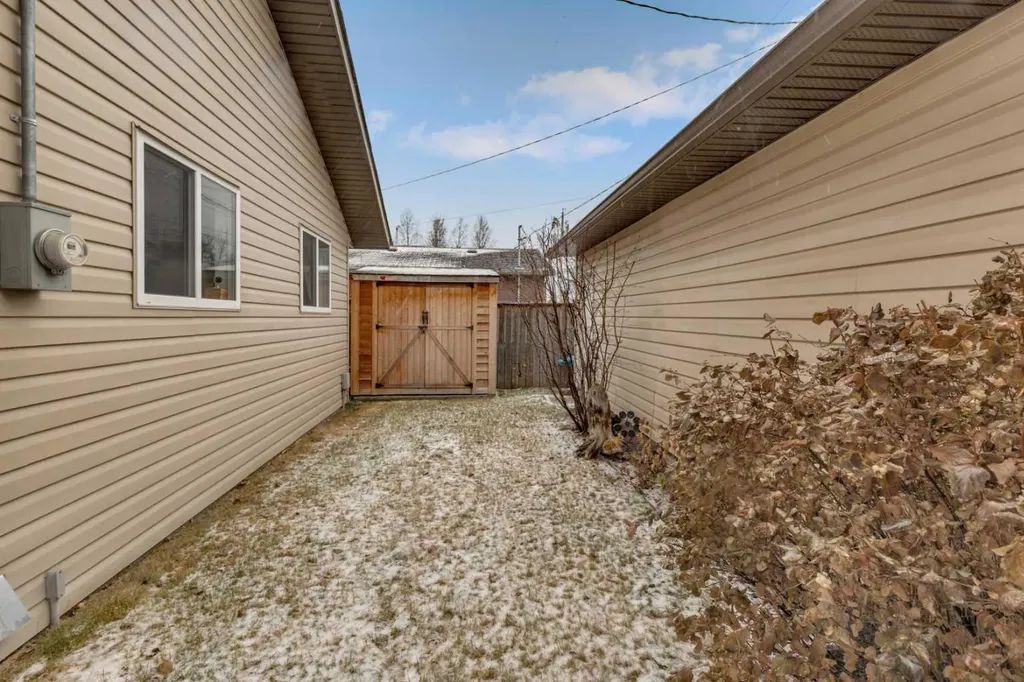 5003 36 Street Sylvan Lake AB T4S 1B2