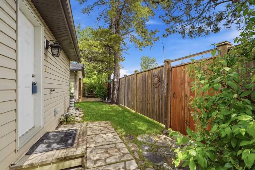 5003 36 Street Sylvan Lake AB T4S 1B2