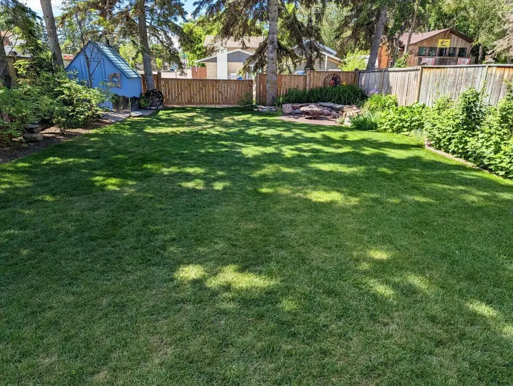 5003 36 Street Sylvan Lake AB T4S 1B2