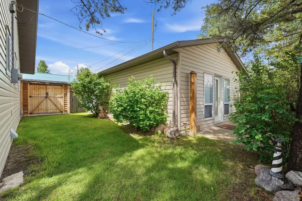 5003 36 Street Sylvan Lake AB T4S 1B2