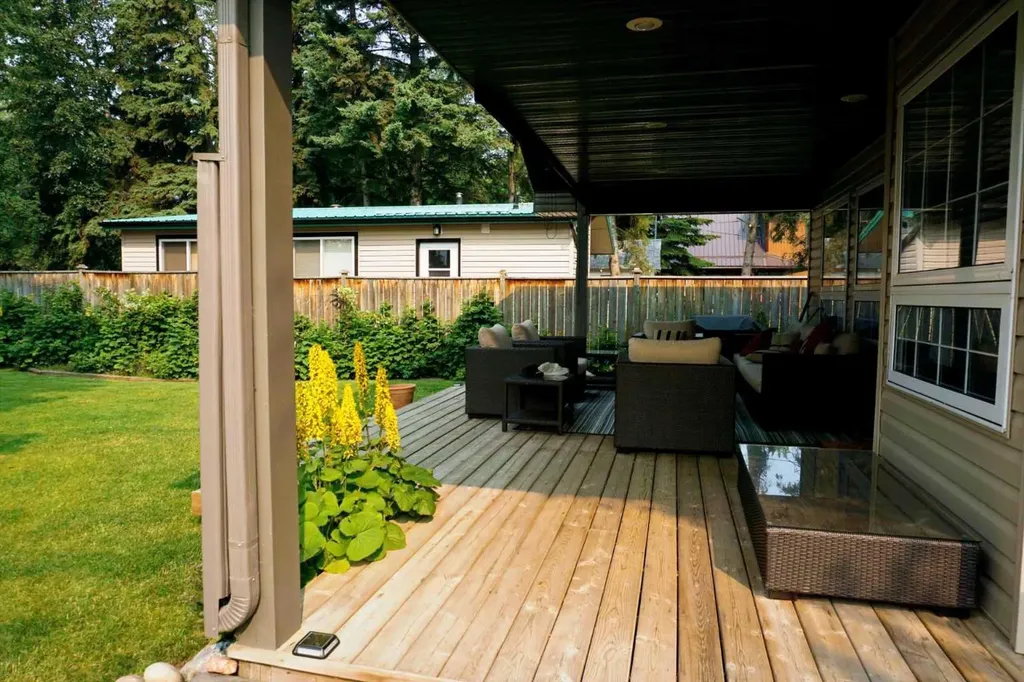 5003 36 Street Sylvan Lake AB T4S 1B2