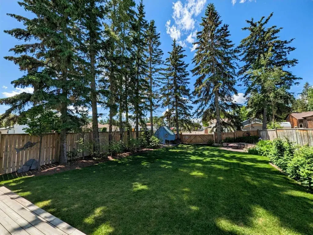 5003 36 Street Sylvan Lake AB T4S 1B2