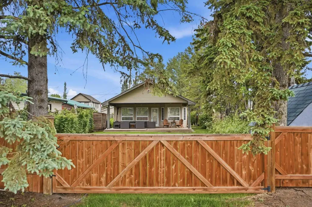 5003 36 Street Sylvan Lake AB T4S 1B2