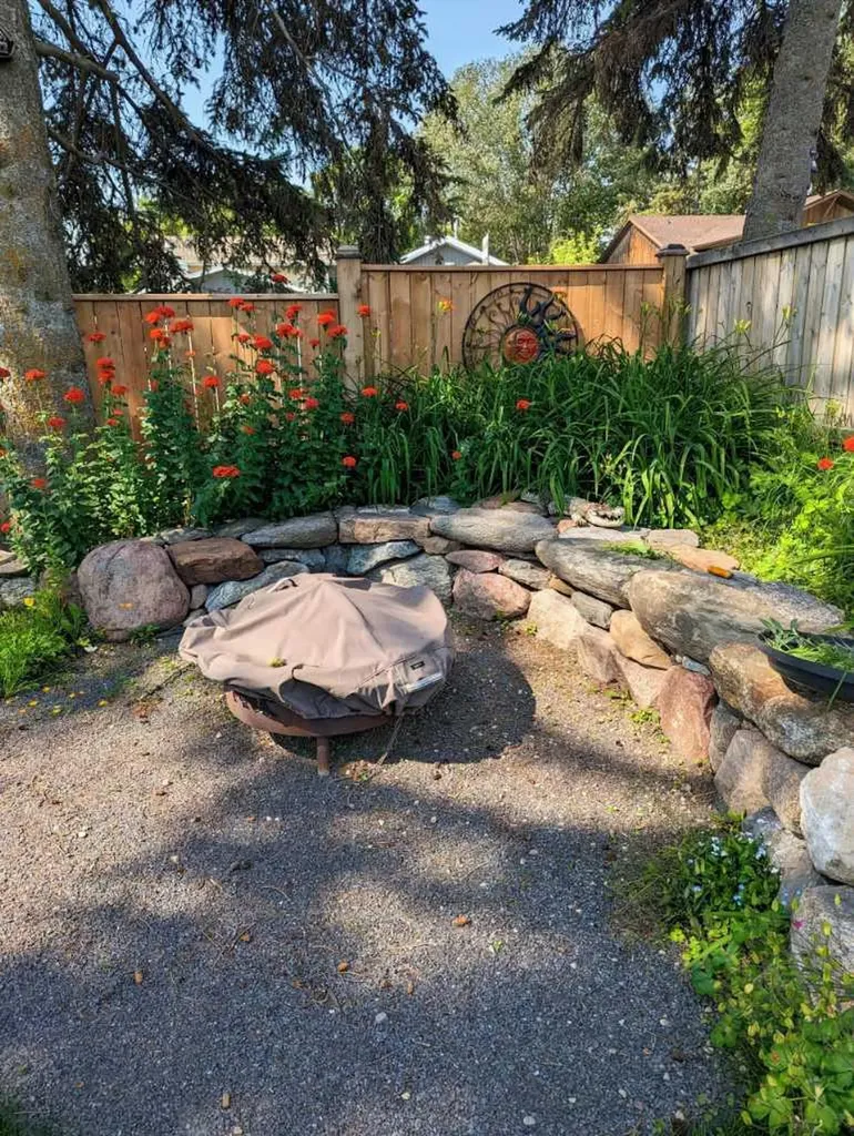 5003 36 Street Sylvan Lake AB T4S 1B2