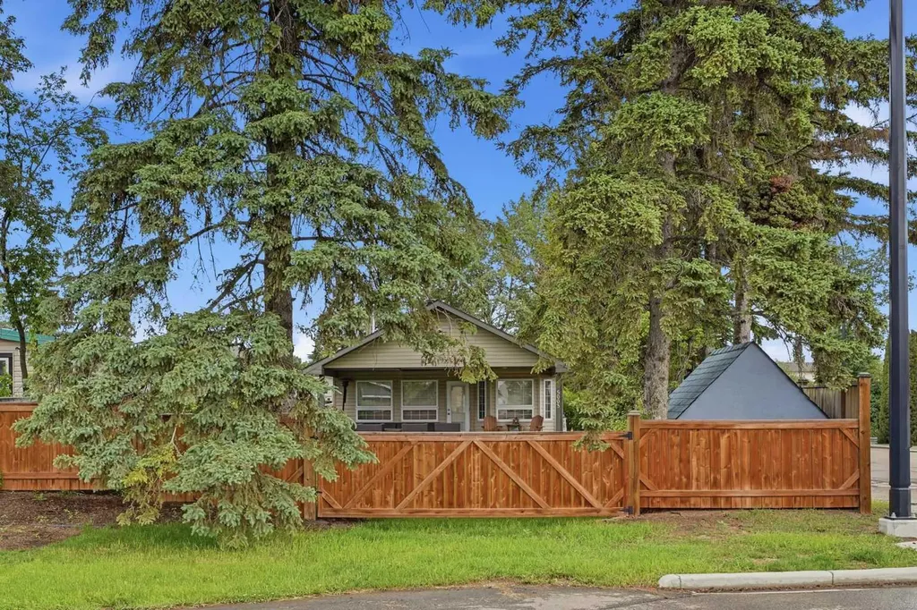 5003 36 Street Sylvan Lake AB T4S 1B2