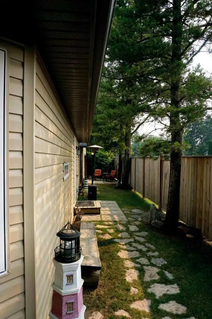 5003 36 Street Sylvan Lake AB T4S 1B2