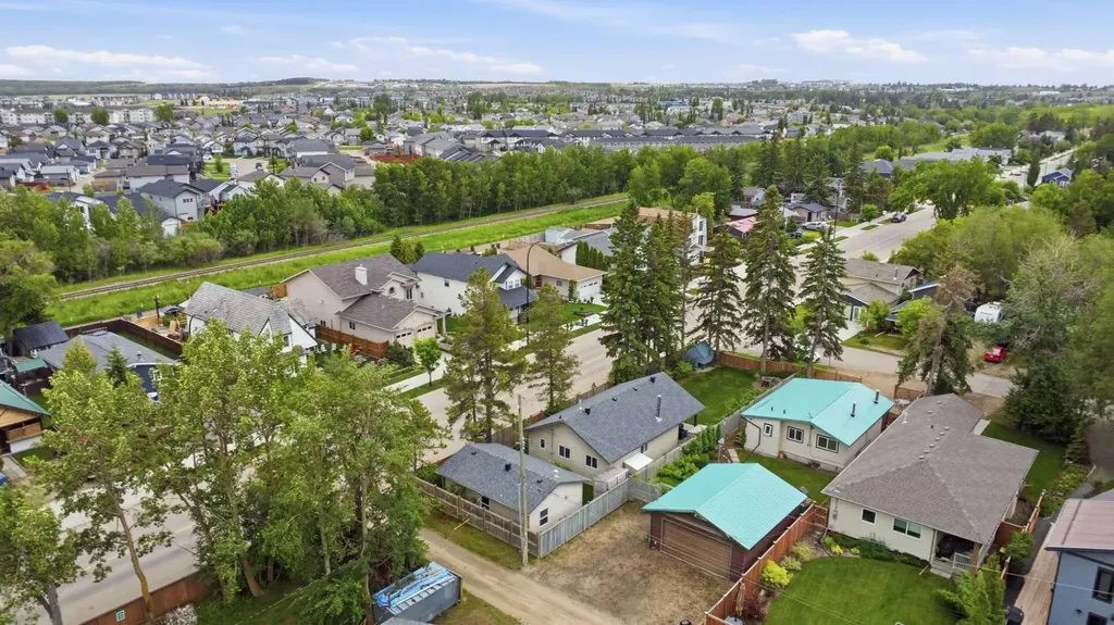 5003 36 Street Sylvan Lake AB T4S 1B2