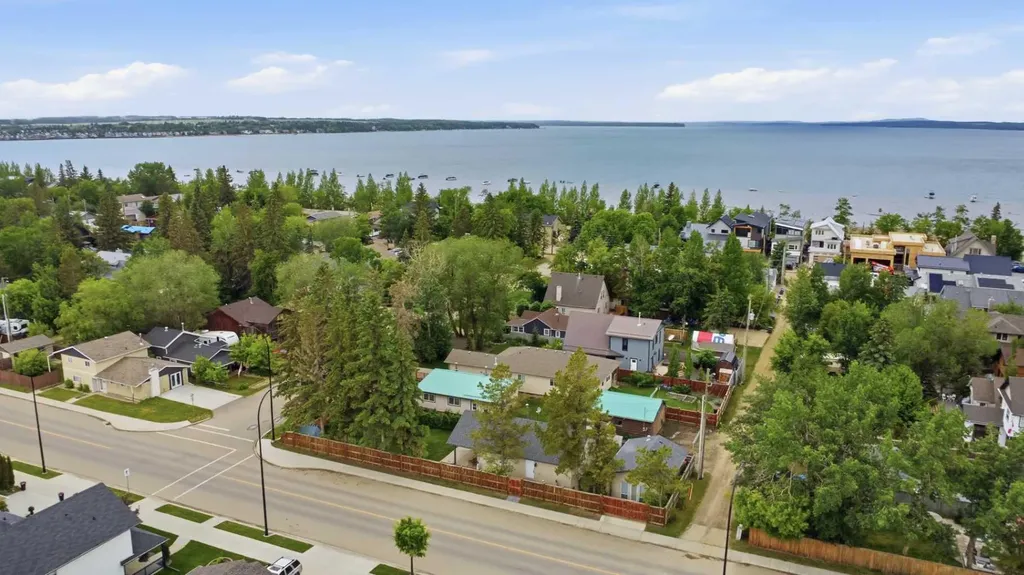 5003 36 Street Sylvan Lake AB T4S 1B2