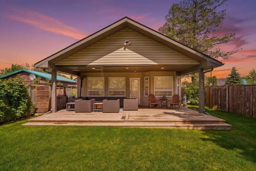 5003 36 Street Sylvan Lake AB T4S 1B2