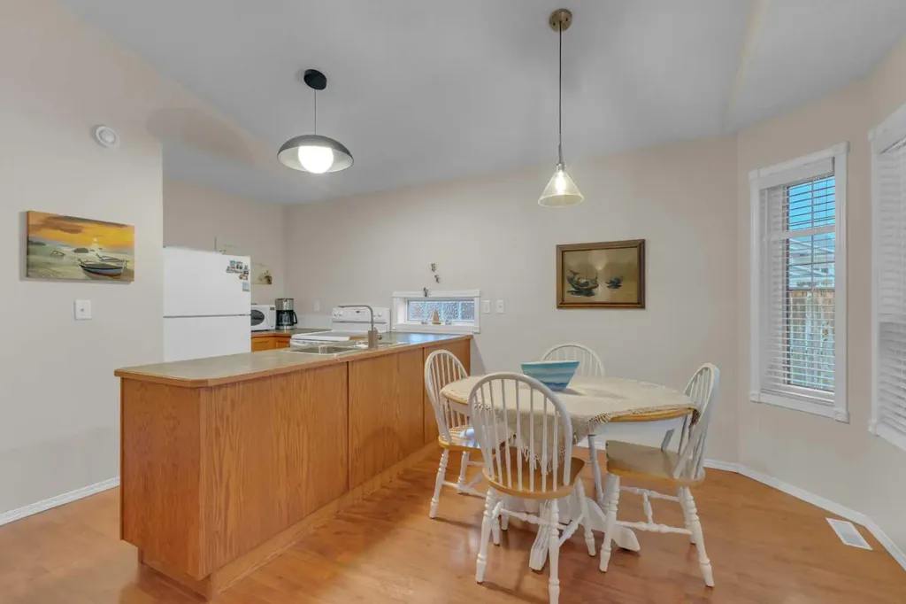 5003 36 Street Sylvan Lake AB T4S 1B2