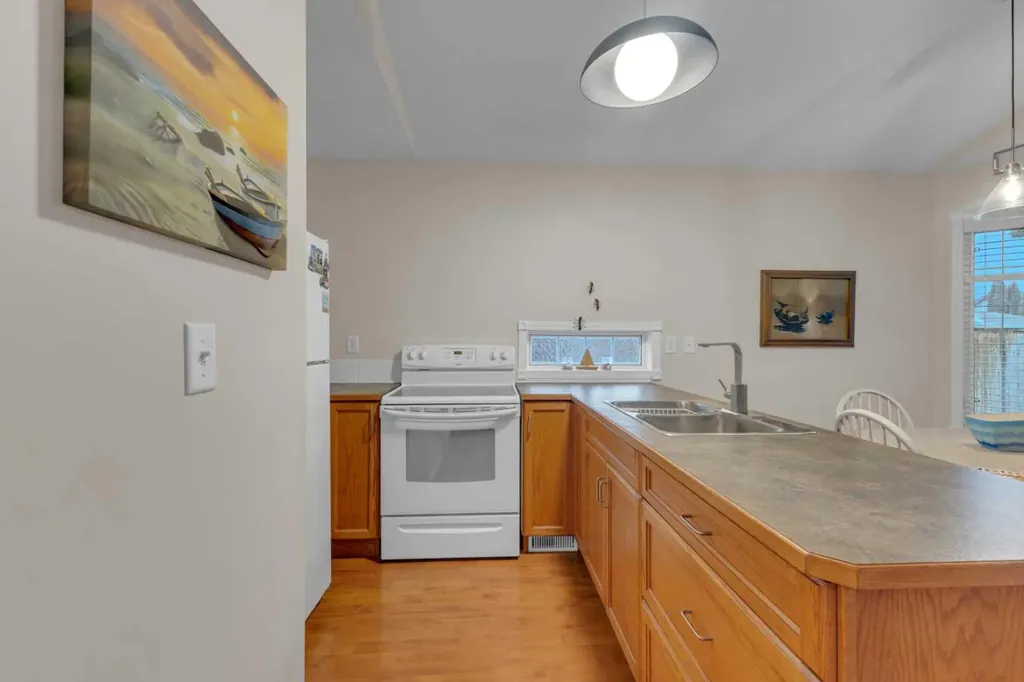 5003 36 Street Sylvan Lake AB T4S 1B2