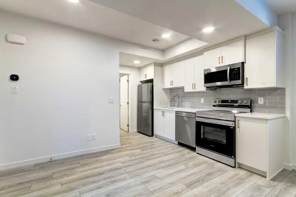 52 Magnolia Green SE Calgary AB T3M 3X8