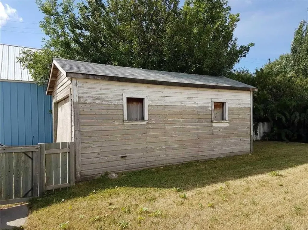 2111 19 Street Nanton AB T2L 1R0