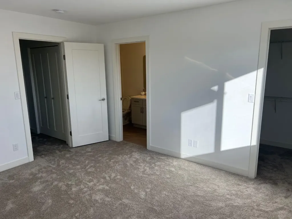 7309A 44b Avenue Camrose AB T4V 5E2