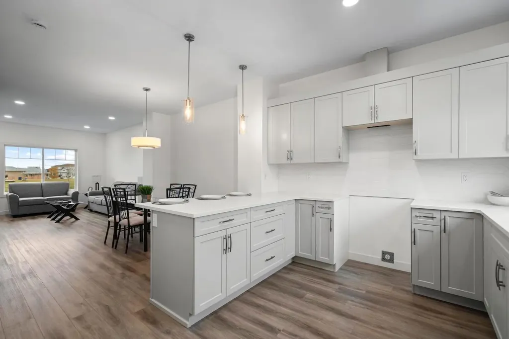 7309A 44b Avenue Camrose AB T4V 5E2