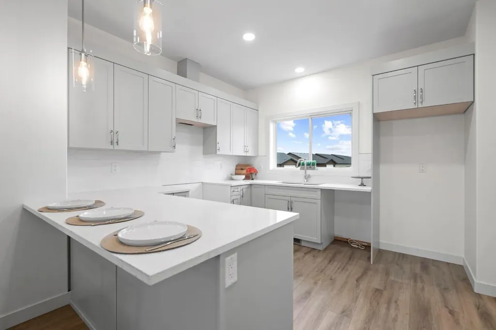 7309A 44b Avenue Camrose AB T4V 5E2