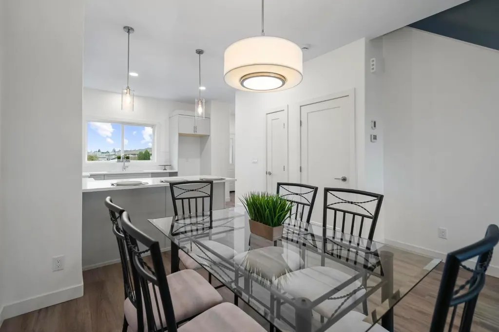 7309A 44b Avenue Camrose AB T4V 5E2