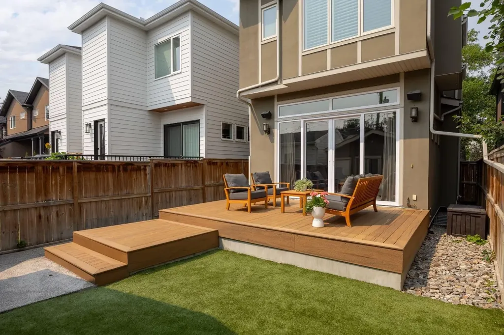 2037 48 Avenue SW Calgary AB T2T 2T6