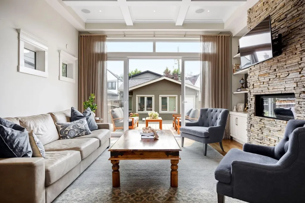 2037 48 Avenue SW Calgary AB T2T 2T6