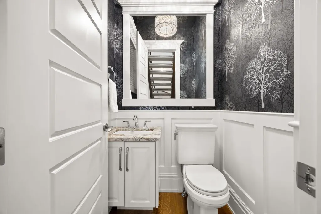 2037 48 Avenue SW Calgary AB T2T 2T6