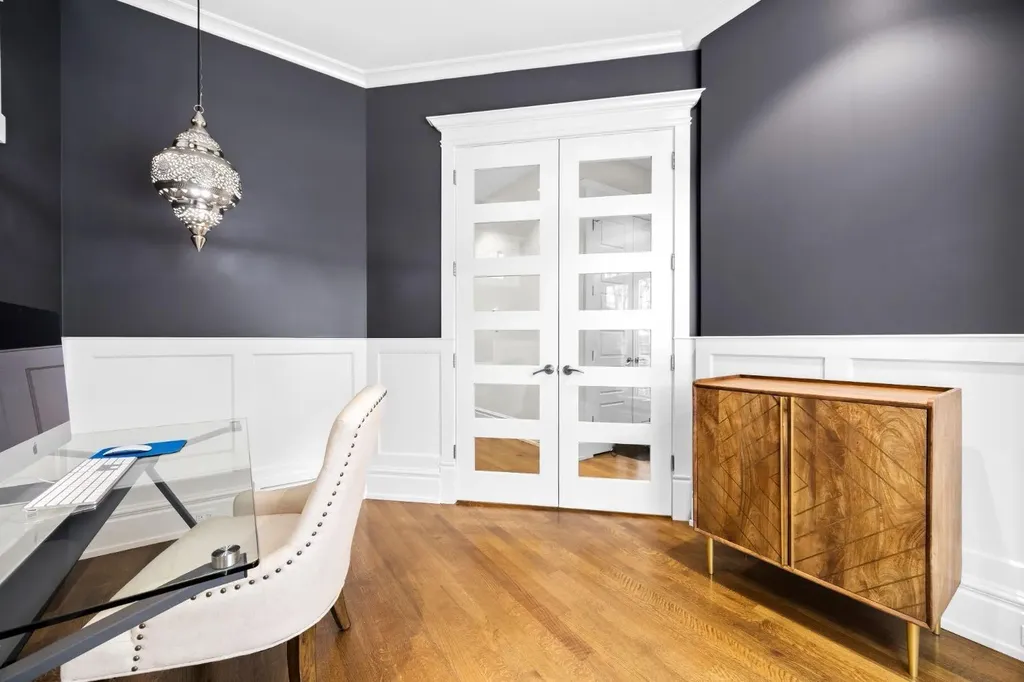 2037 48 Avenue SW Calgary AB T2T 2T6