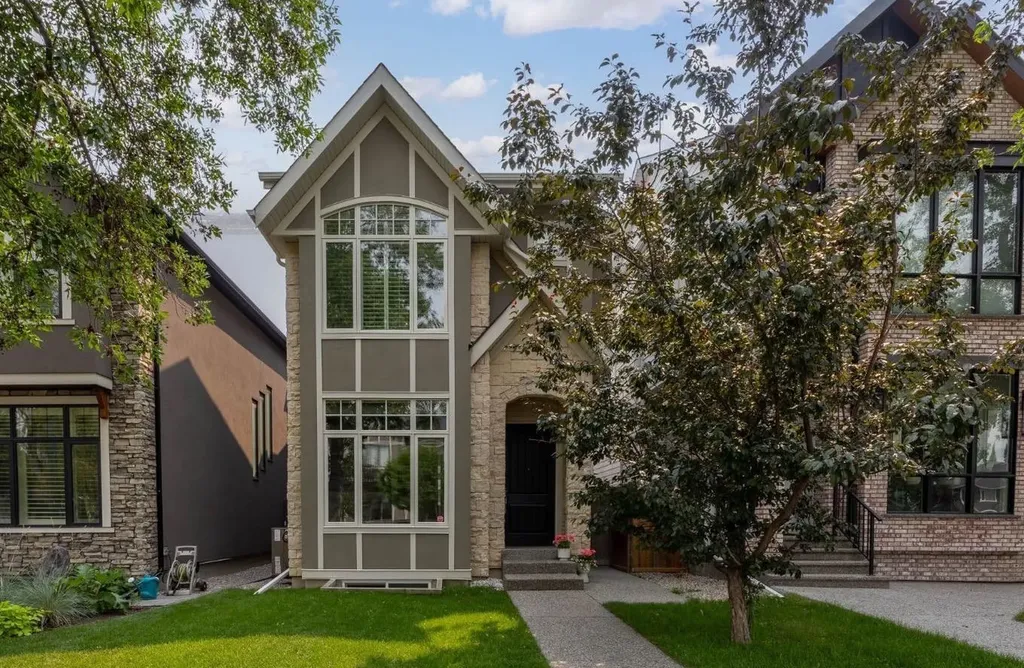 2037 48 Avenue SW Calgary AB T2T 2T6