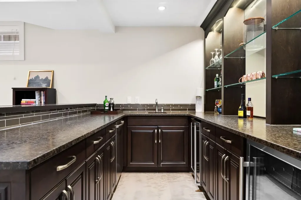 2037 48 Avenue SW Calgary AB T2T 2T6