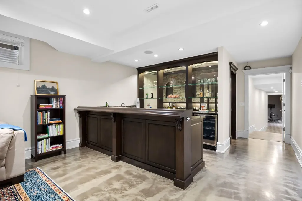 2037 48 Avenue SW Calgary AB T2T 2T6