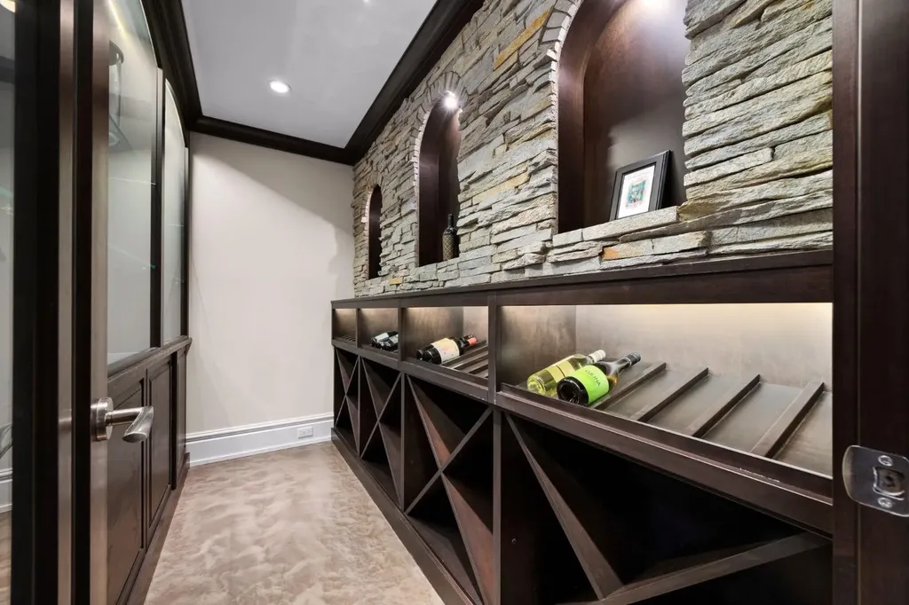 2037 48 Avenue SW Calgary AB T2T 2T6