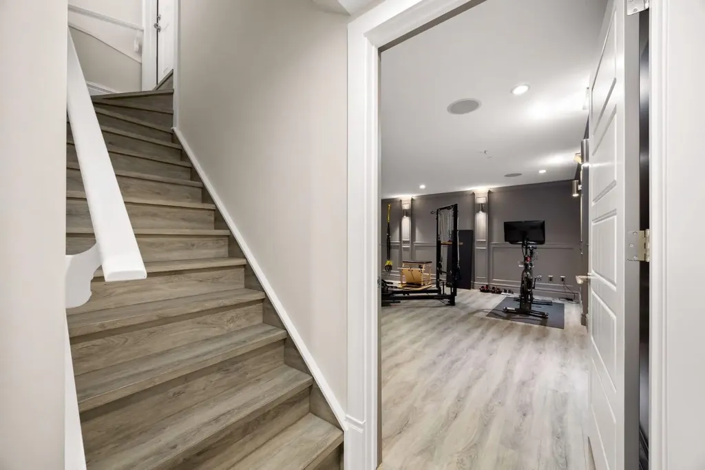 2037 48 Avenue SW Calgary AB T2T 2T6