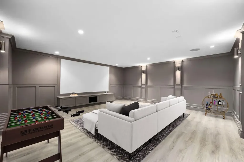 2037 48 Avenue SW Calgary AB T2T 2T6