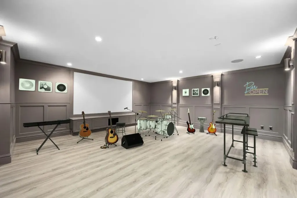 2037 48 Avenue SW Calgary AB T2T 2T6