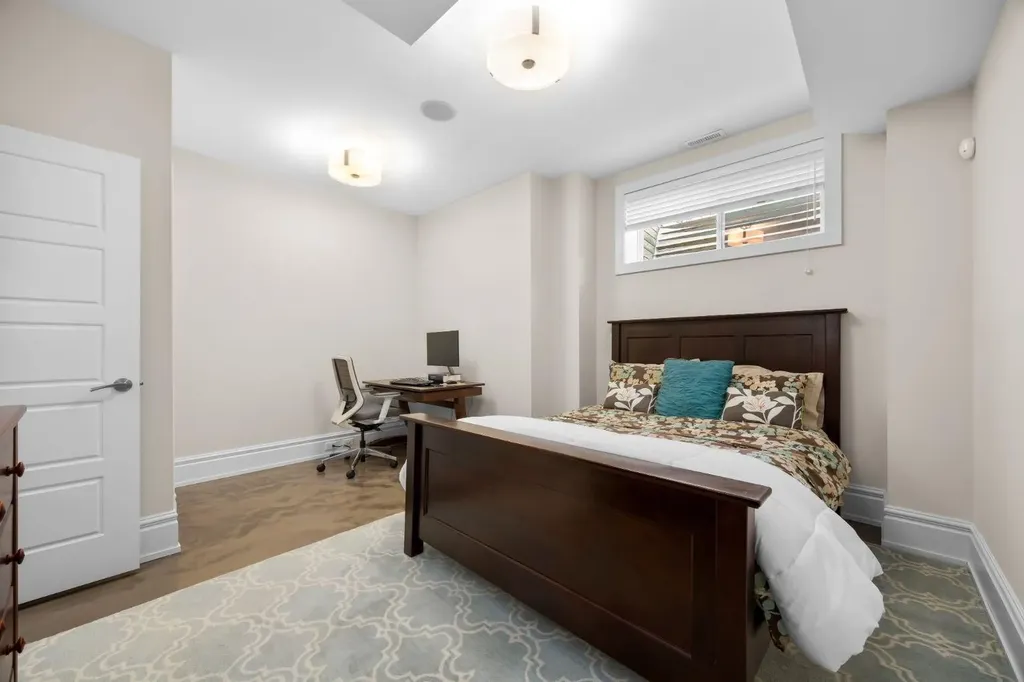 2037 48 Avenue SW Calgary AB T2T 2T6