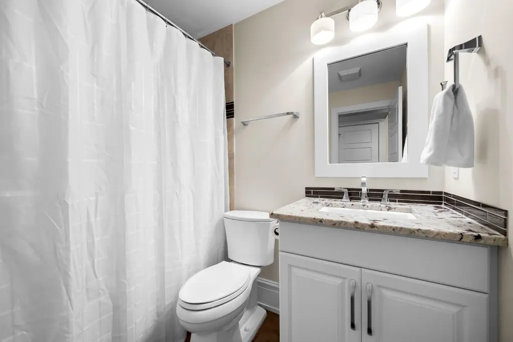 2037 48 Avenue SW Calgary AB T2T 2T6