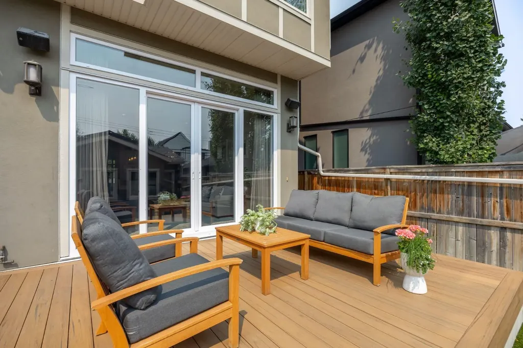 2037 48 Avenue SW Calgary AB T2T 2T6