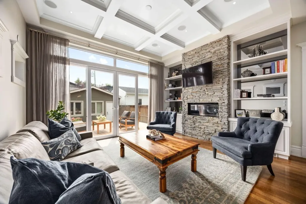 2037 48 Avenue SW Calgary AB T2T 2T6