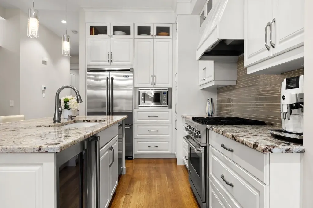 2037 48 Avenue SW Calgary AB T2T 2T6
