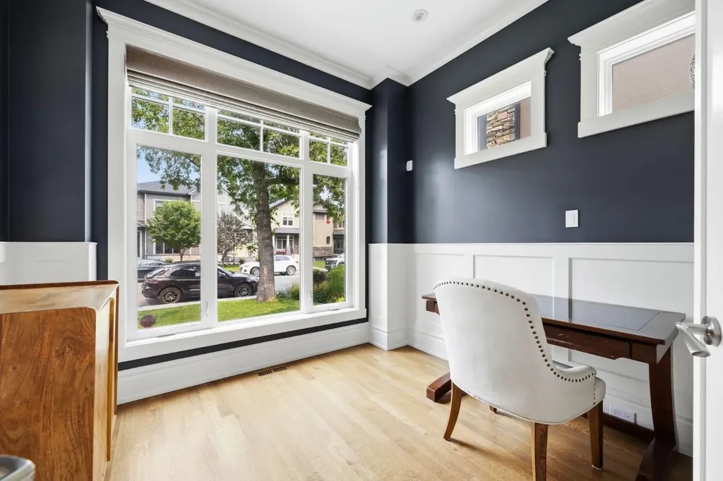 2037 48 Avenue SW Calgary AB T2T 2T6