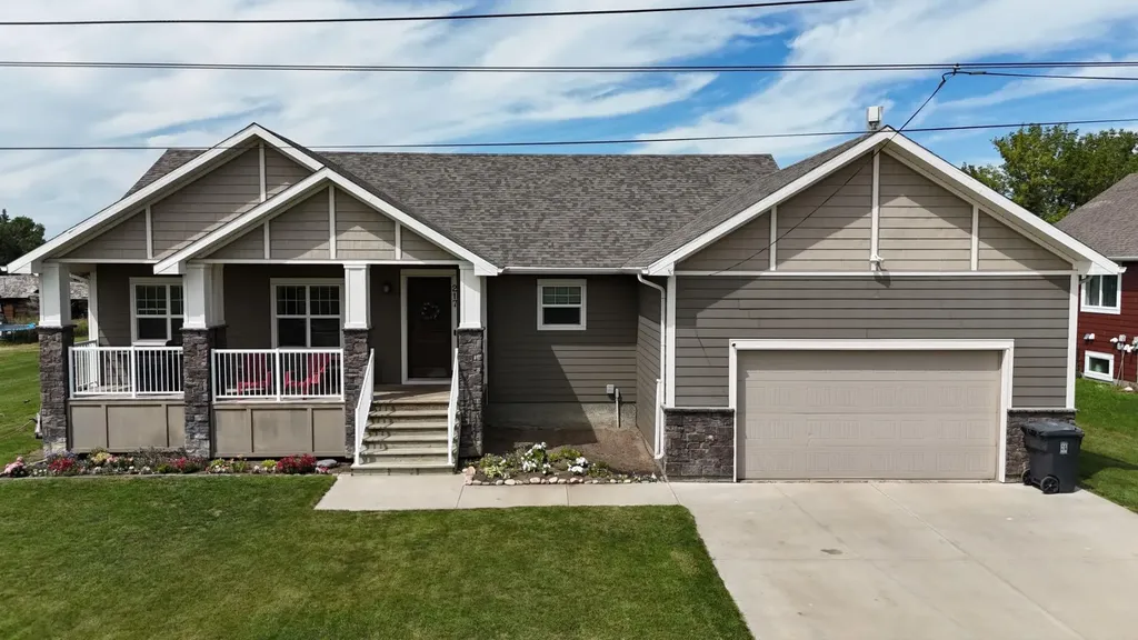 217 6 Avenue Stirling AB T0K 2E0