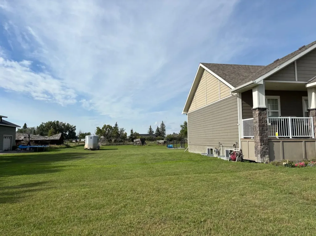 217 6 Avenue Stirling AB T0K 2E0