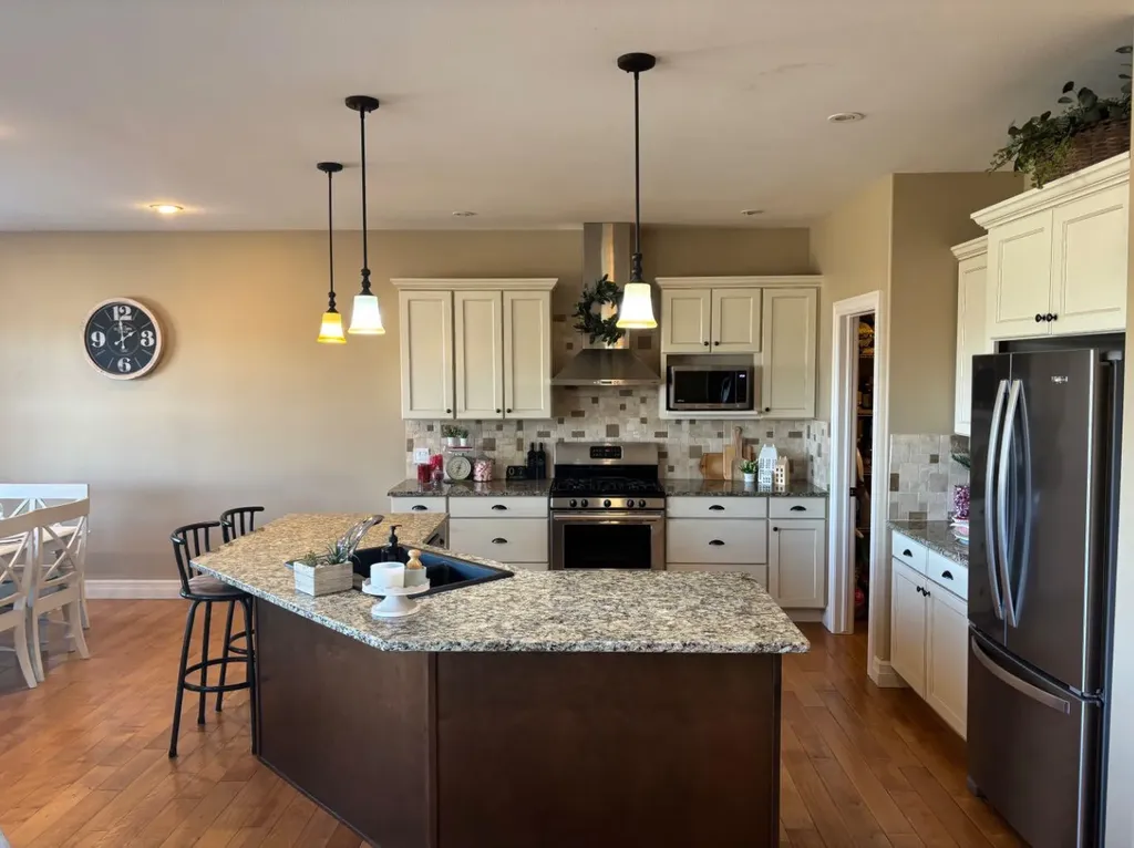 217 6 Avenue Stirling AB T0K 2E0