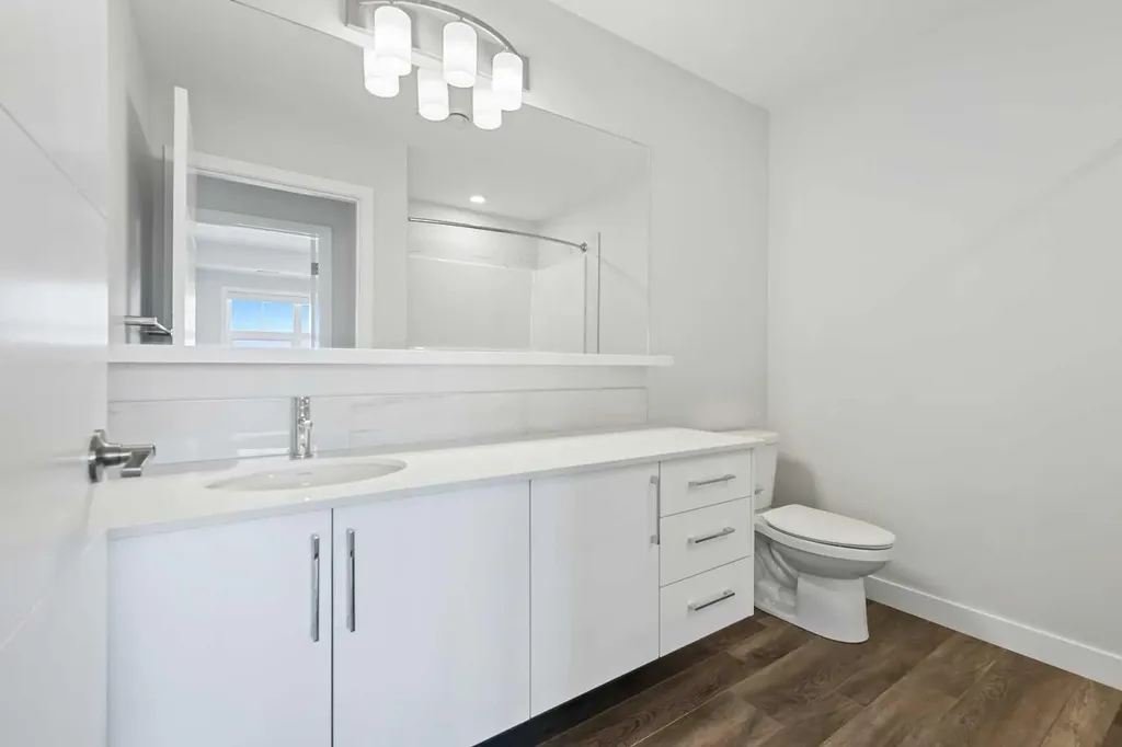 255 Les Jardins Park SE Calgary AB T2C 5W9