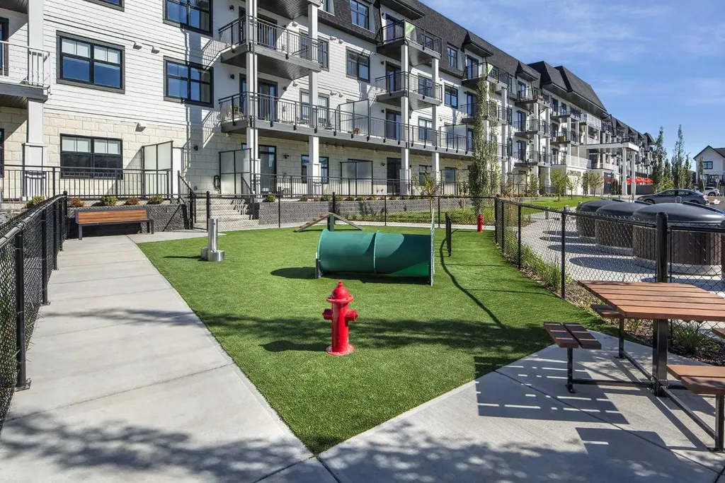 255 Les Jardins Park SE Calgary AB T2C 5W9