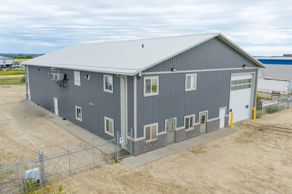 9326 81 Avenue Clairmont AB T8X 0M9