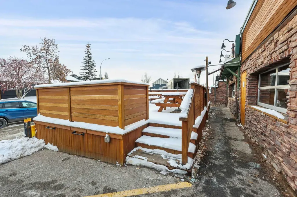 2028-2032-2040 42 Avenue SW Calgary AB T2T 2M7